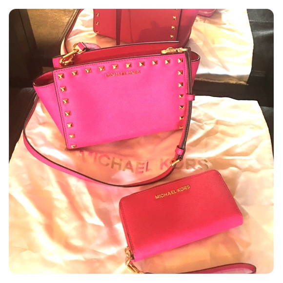 Michael Kors Selma Studded Saffiano Messenger - Picture 1 of 8