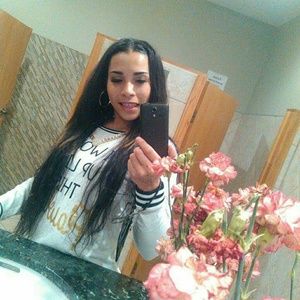 Meet your Posher, Crystal