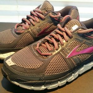 brooks addiction a12 womens