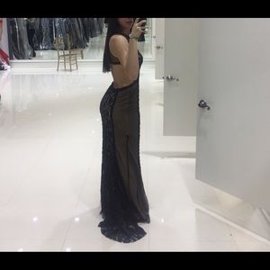 I am selling a prom dress