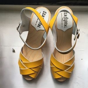 Rio Grande Semi Yellow Wedge clog