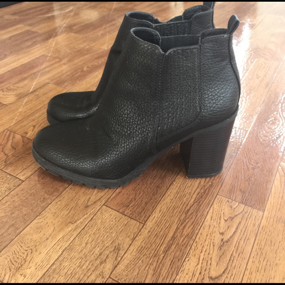 Sam & Libby Booties - Black - size 11