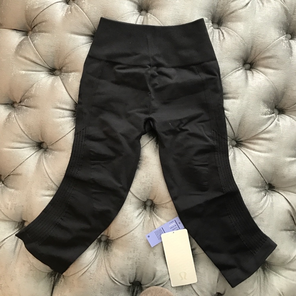 Lululemon flow & go crop
