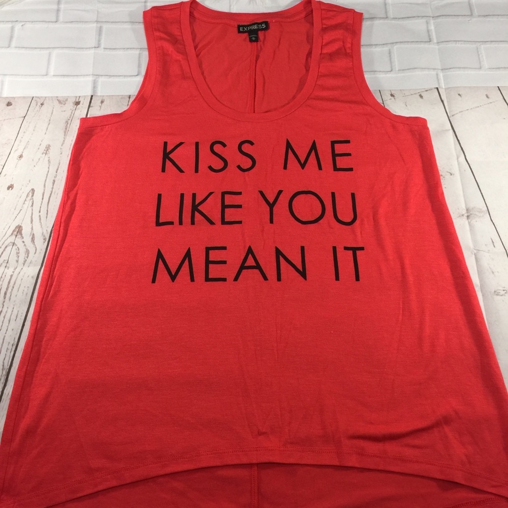 Express Graphic Tee Kiss me like you mean it in M