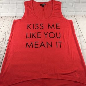 Express Graphic Tee Kiss me like you mean it in M
