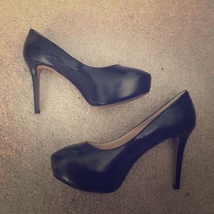 Size 6.5 Nine West Leather Pumps