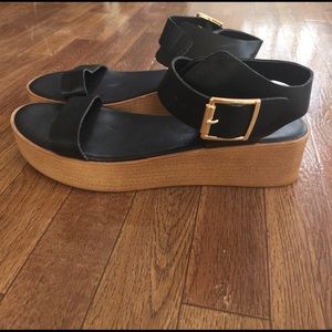 Mossimo Black Platform Sandals w Gold Buckle