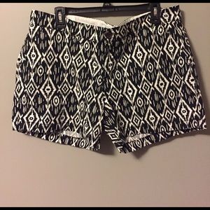Old Navy size 14 black and white Aztec shorts