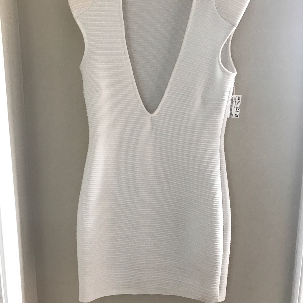 Dress - Picture 3 of 3