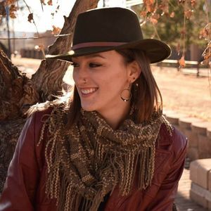 Meet your Posher, Dakota