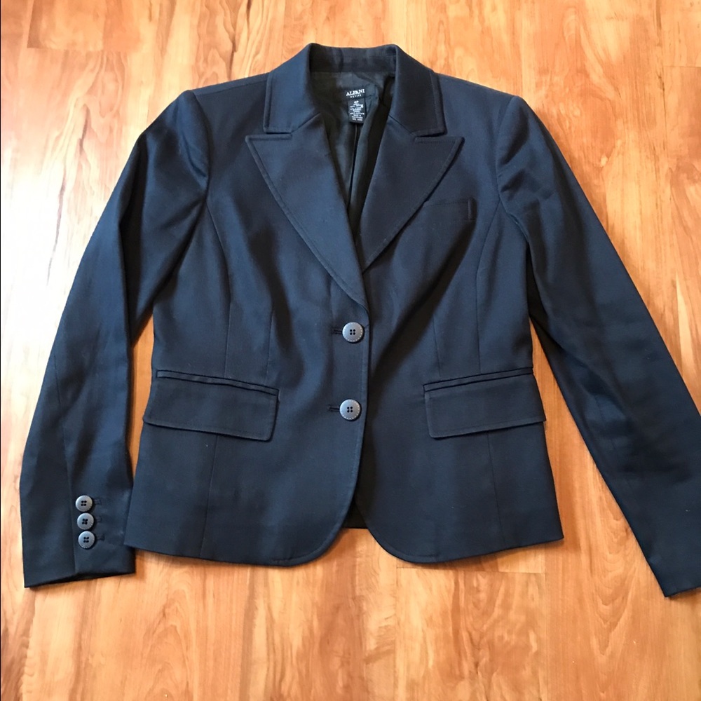 Alfani black blazer. Size 4P. Fully lined.