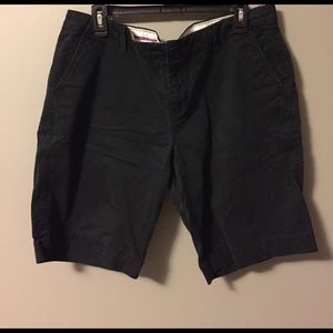 Old Navy size 16 black Bermuda shorts