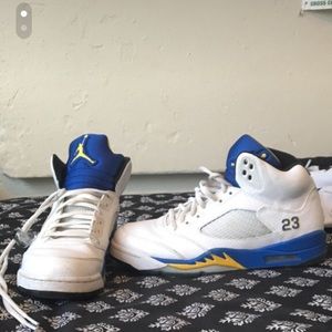 Jordan retro 5 laney. Size 9 good condition.