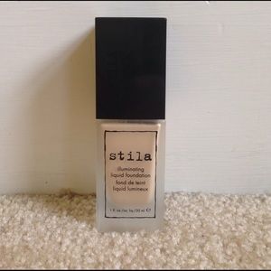 Stila illuminating foundation