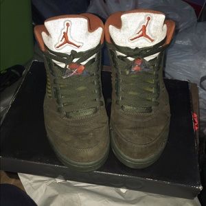 Air jordan olive 5