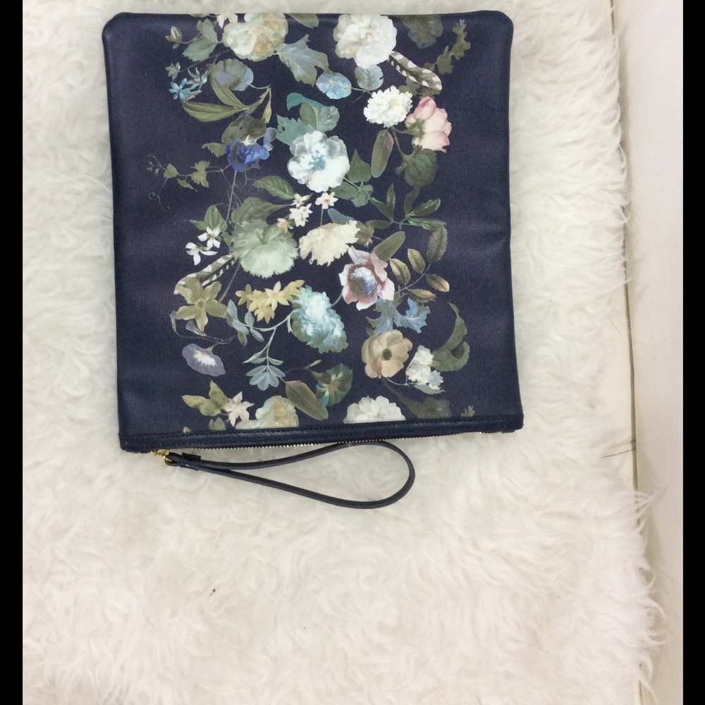 Beautiful hands flowers bag