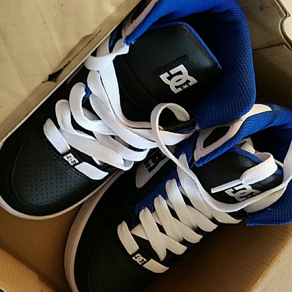 size 1.5 BOYS DC REBOUND SHOES - Picture 1 of 2