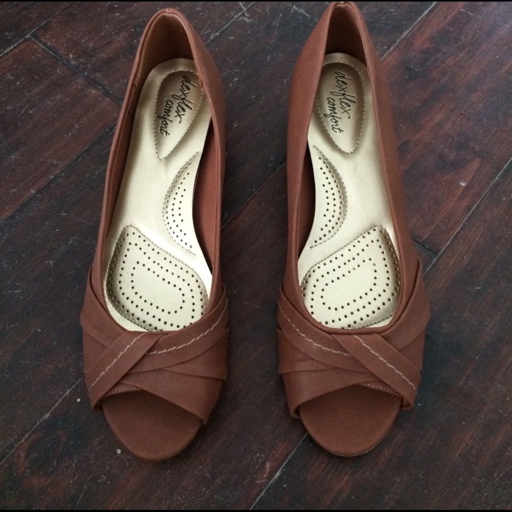 2/$10 Never worn brown wedges