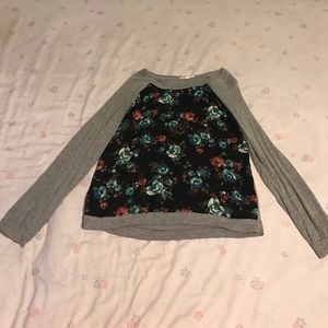 Light flower crew neck sweater