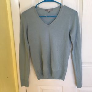 NEVER WORN XS LIGHT BLUE UNIQLO SWEATER