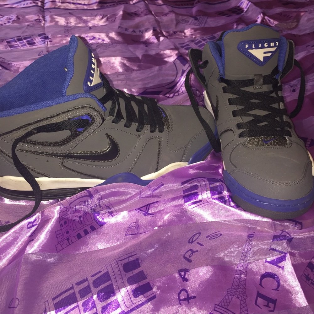 Men's Nike gym shoe