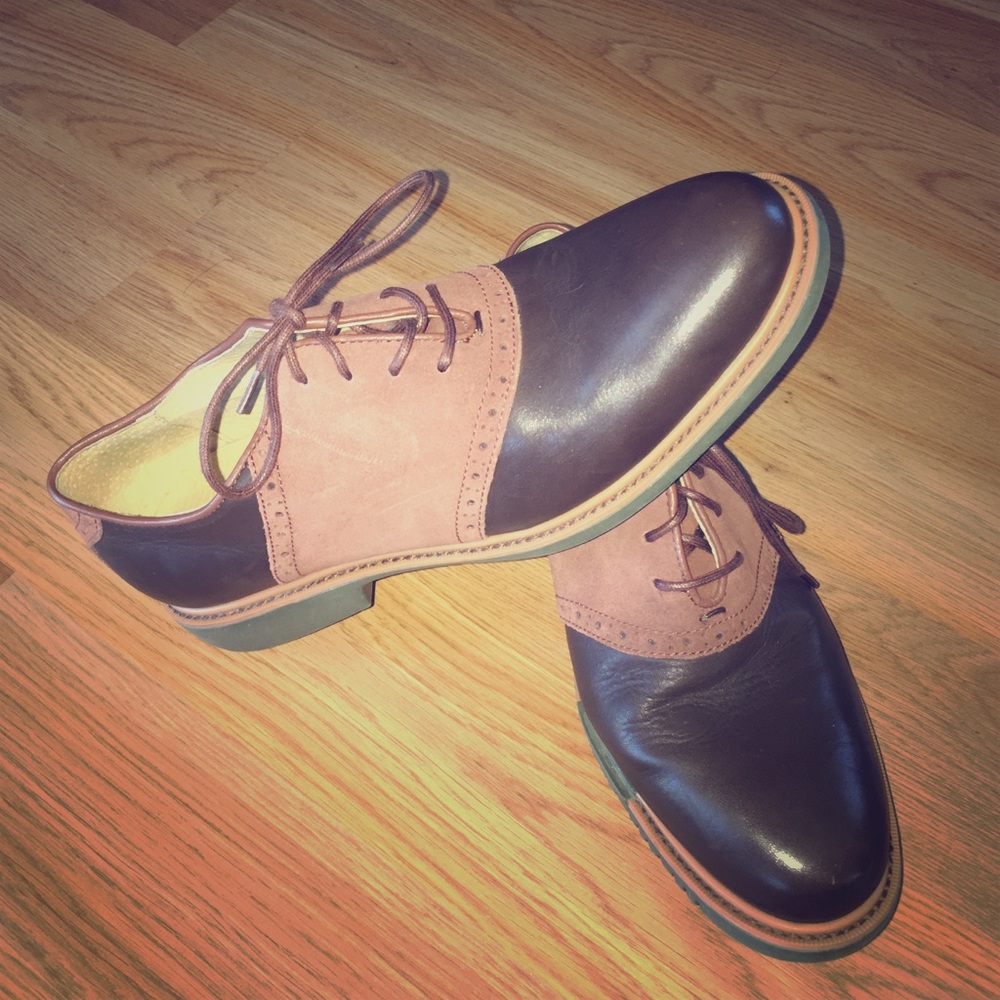 Men's 7.5 Cole Haan saddle shoes.