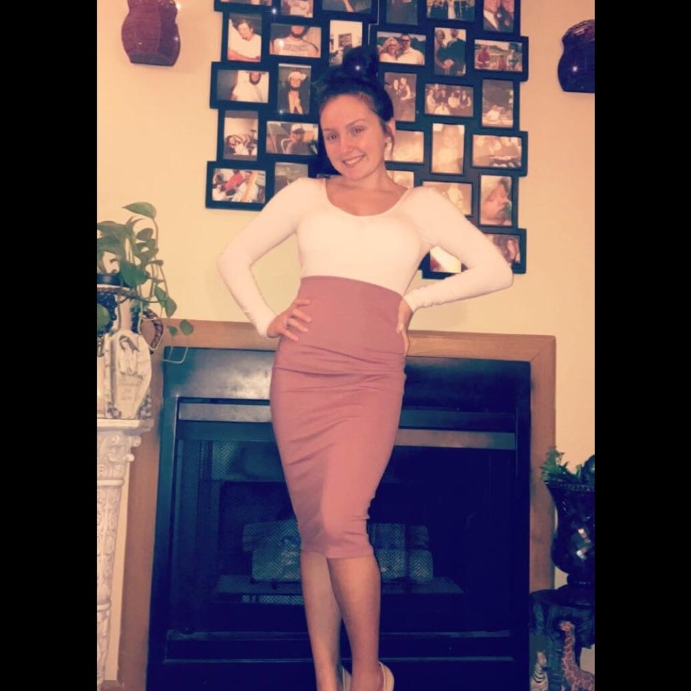 SALE!!!🌺 Stretch Knit Pencil Skirt - Picture 3 of 4