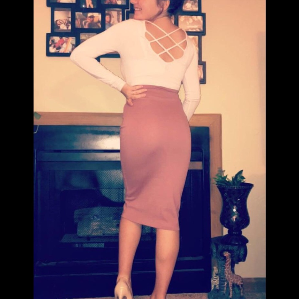 SALE!!!🌺 Stretch Knit Pencil Skirt - Picture 4 of 4