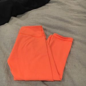 Reversible orange and grey crop winder unders