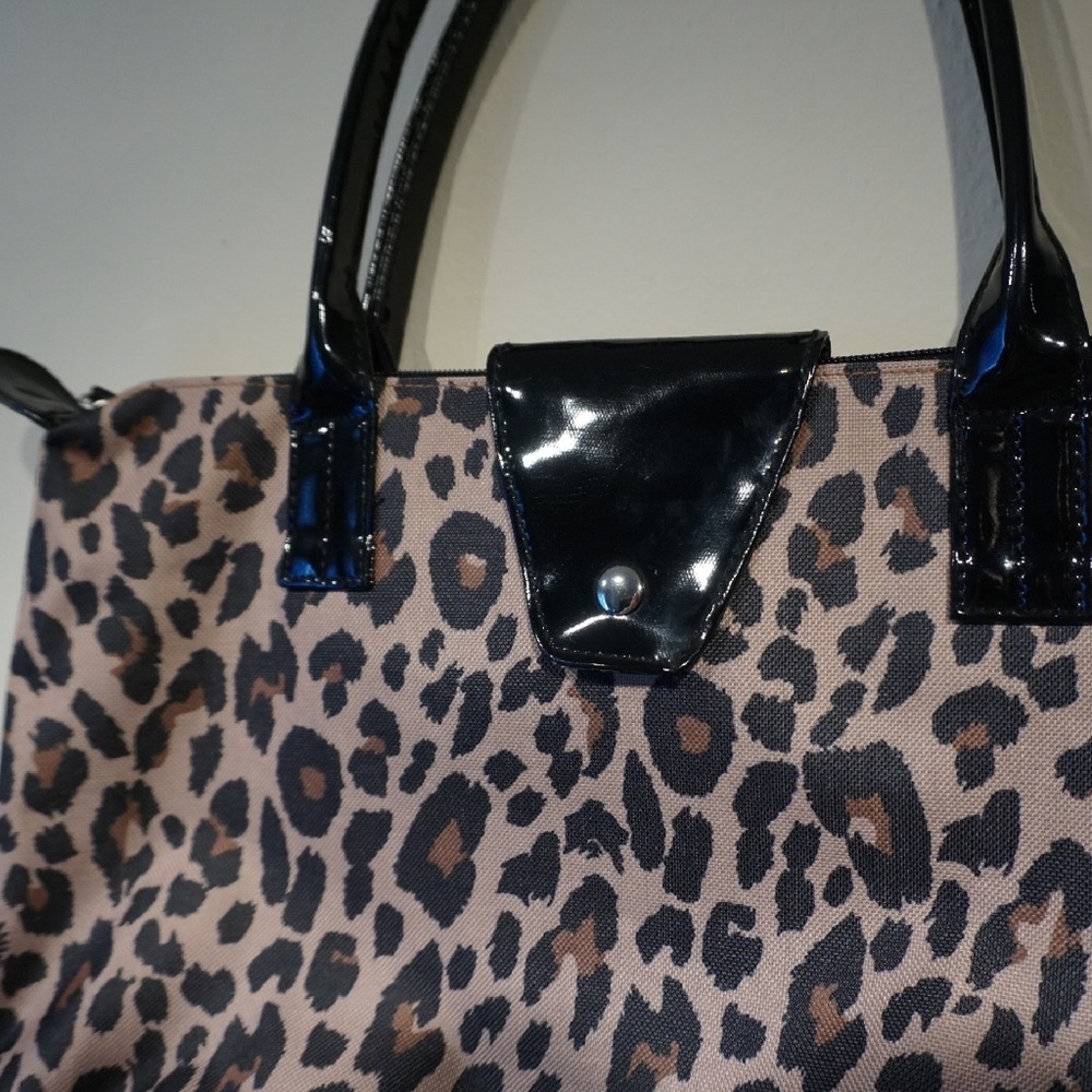 🙌Closet Closeout🙌 Leopard Print Hand bag