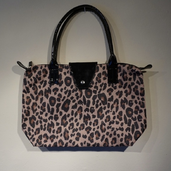 🙌Closet Closeout🙌 Leopard Print Hand bag - Picture 2 of 4