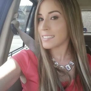 Meet your Posher, Anahi