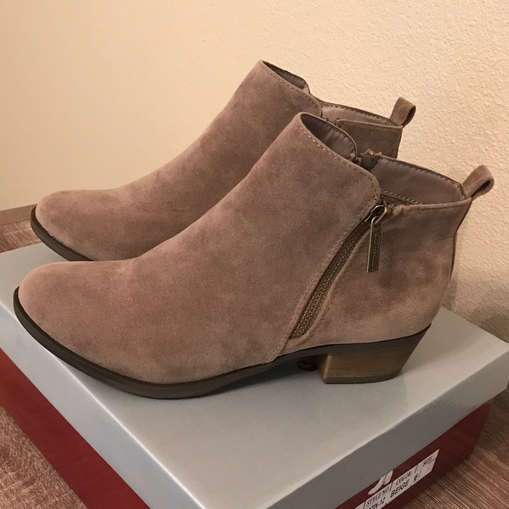 Beige/tan booties