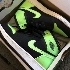 Brand new never worn.!💚🖤