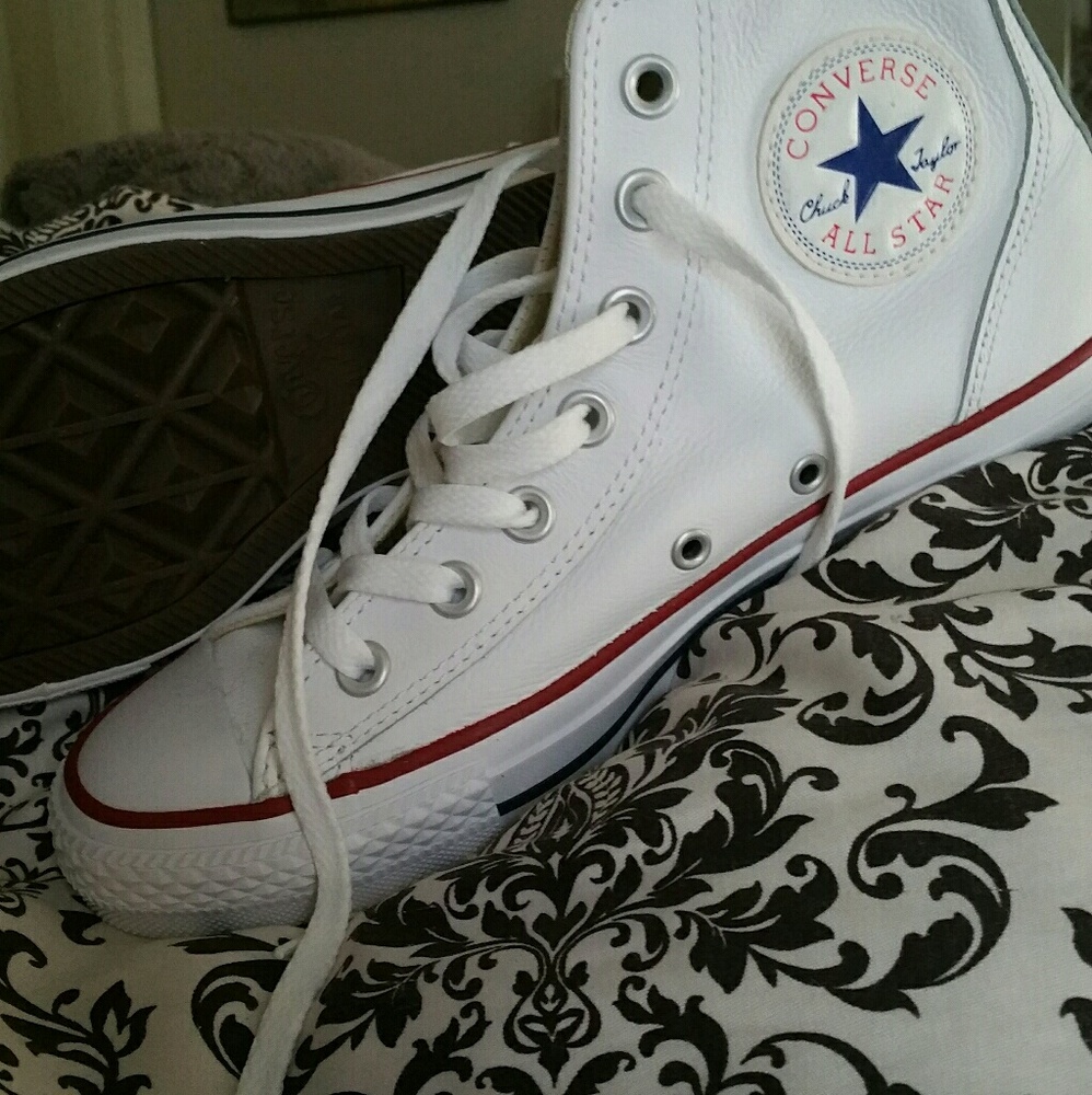White leather converse sneakers