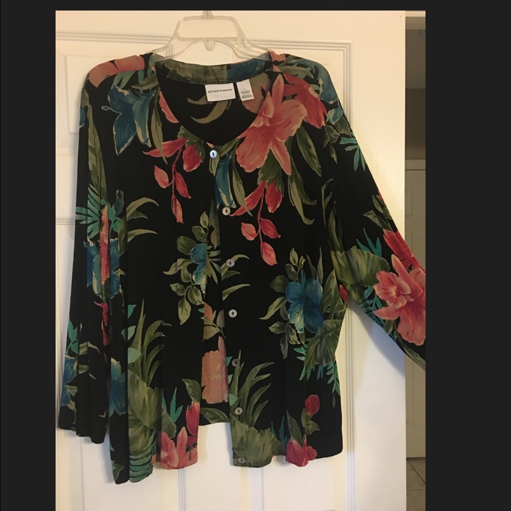 Pretty floral cardigan