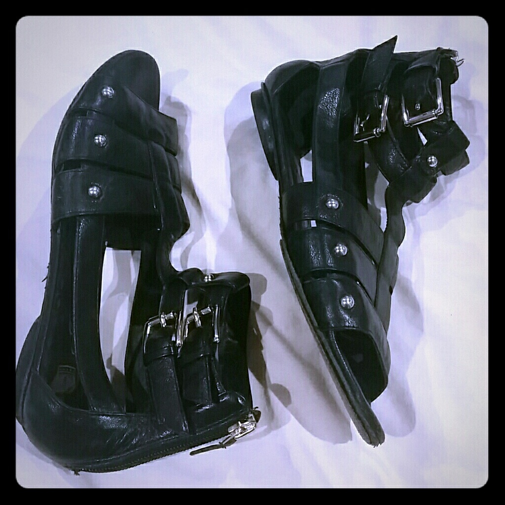 Juicy couture gladiator flats