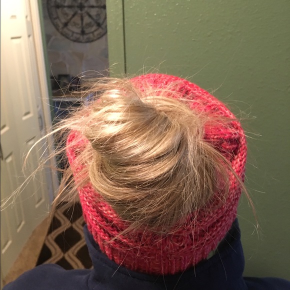 Messy Bun Beanie CC - Picture 2 of 2