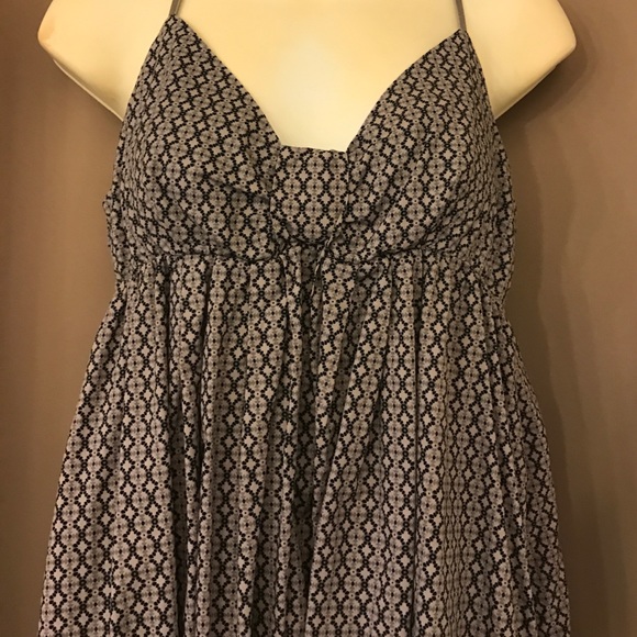 Patterned Dress - Picture 2 of 3