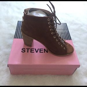 *Brand New* Camel zip peep tie boot