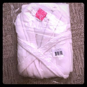 White ULTA Robe Sz L/XL