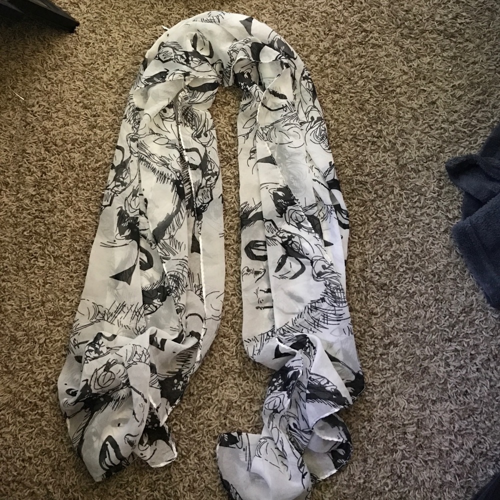 Marilyn Monroe scarf