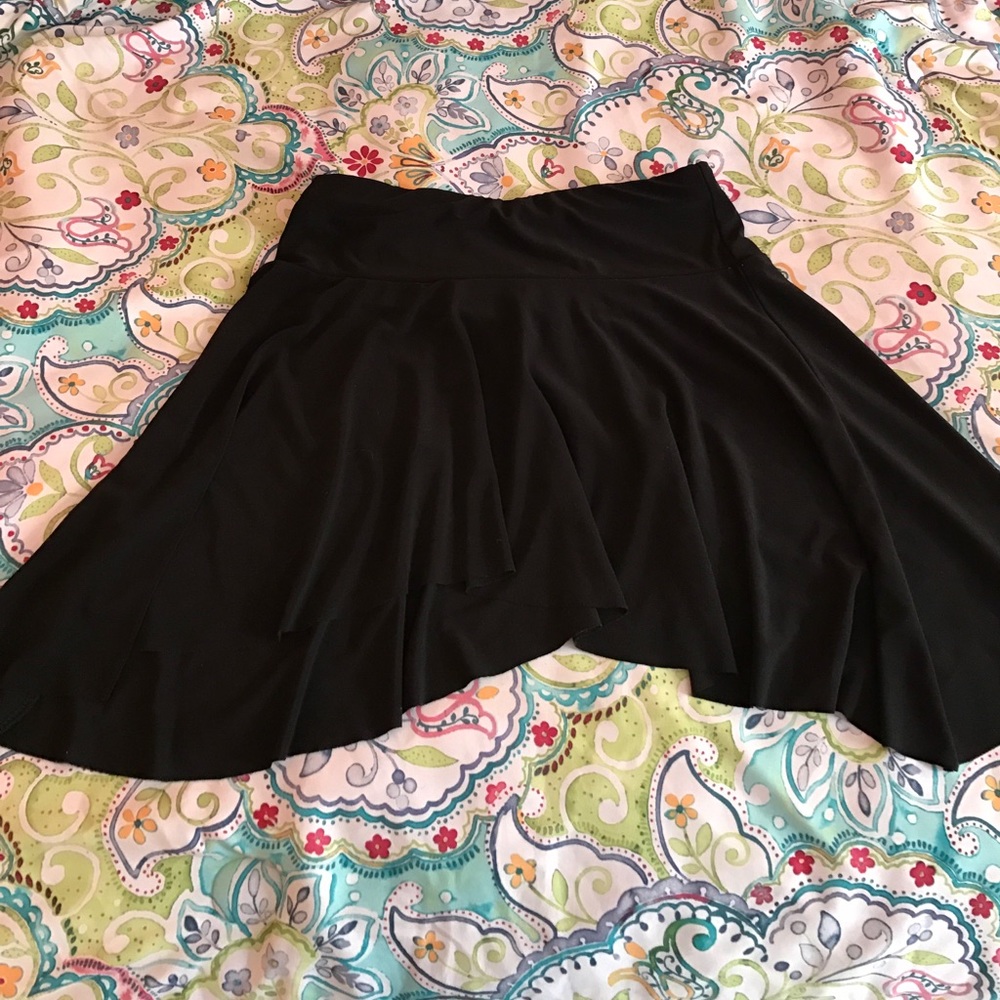 Black mid thigh flowing skirt