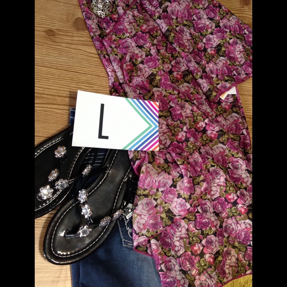 LuLaRoe L Monroe Roses (Accessories not included)