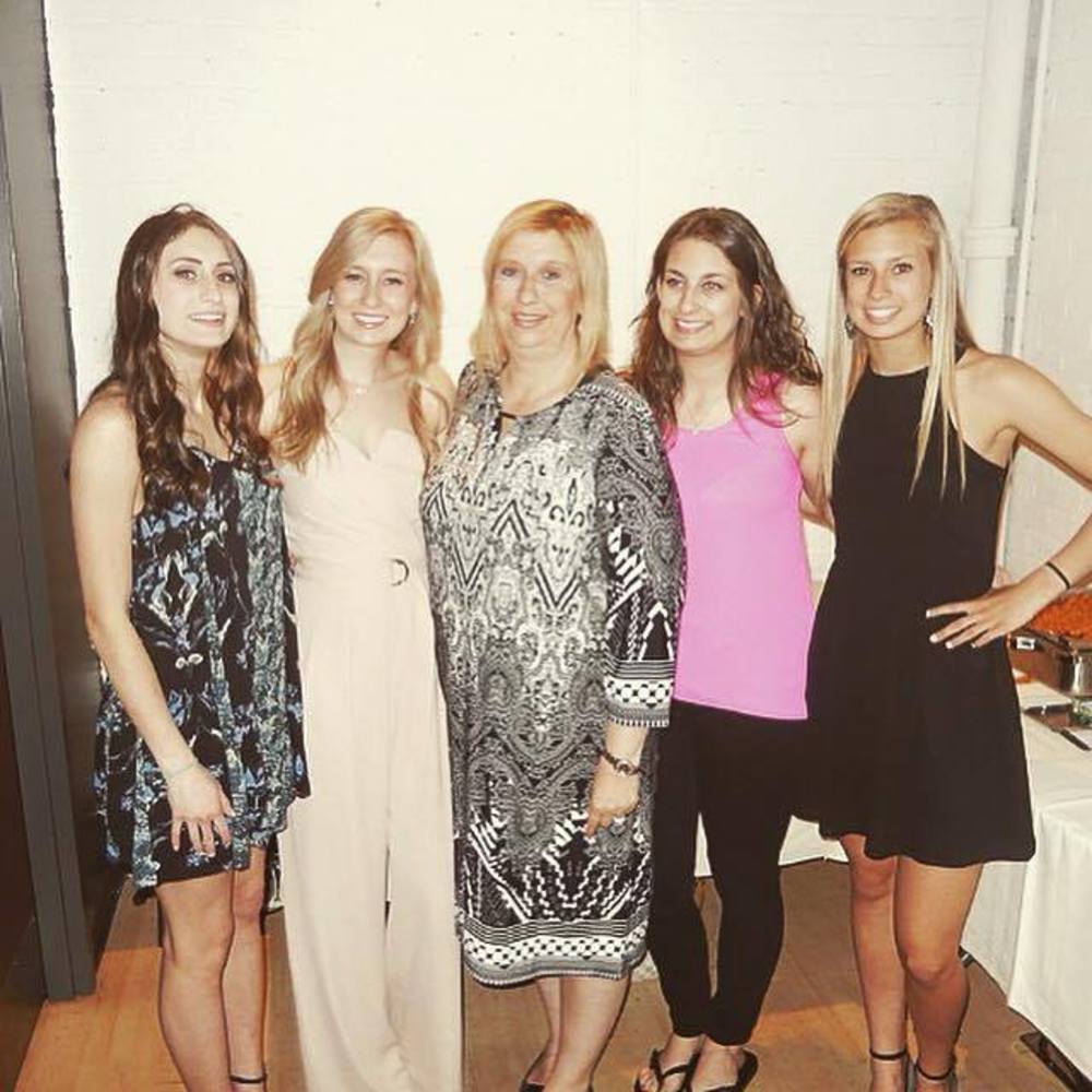 Meet your Posher, Corine leoni