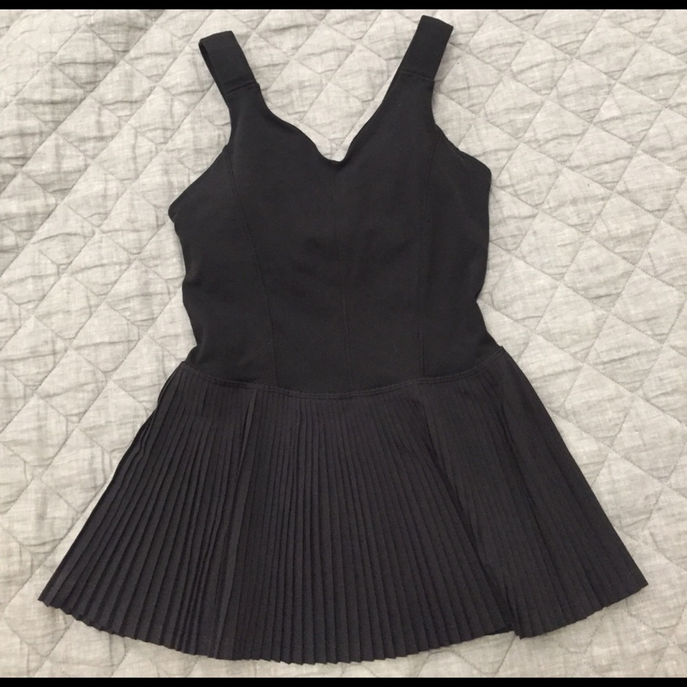 Lululemon black top