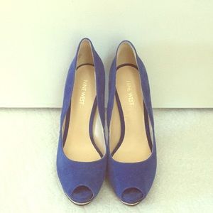 Blue suade pumps with metallic trim!