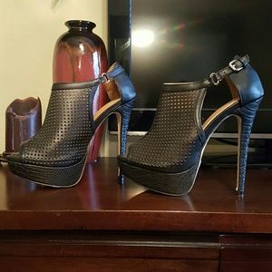 Black peep toe pumps