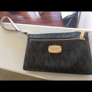 Micheal kors wristlet