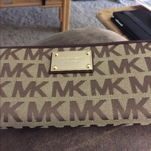 Michael kors wallet never used